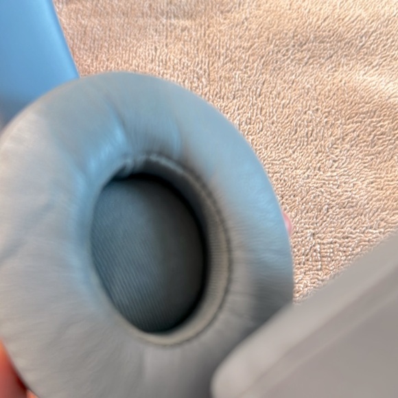 Beats Solo 2 Headphones - Picture 4 of 9